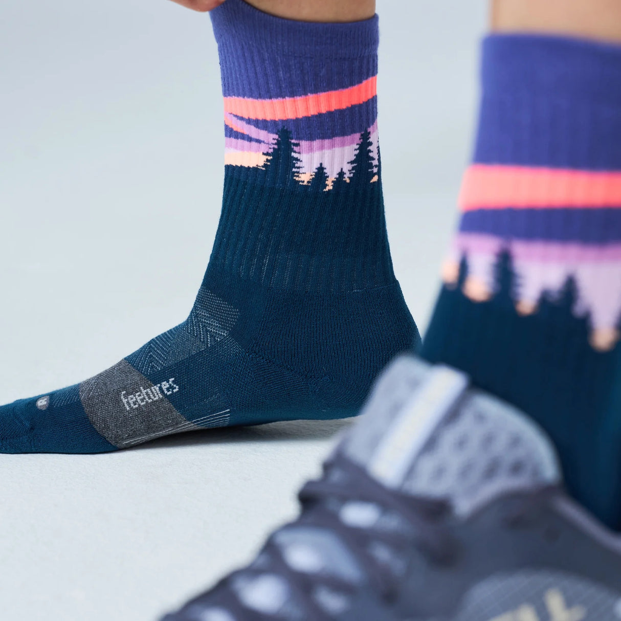Feetures Women's Trail Max Cushion Mini Crew Socks - Purple Aurora