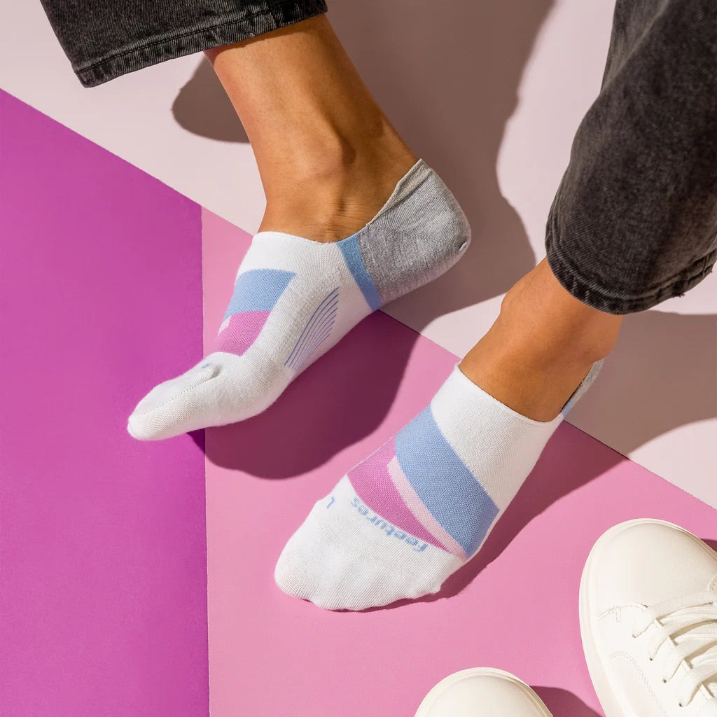 Feetures Women's Everyday Women's Ultra Light Invisible Socks - Boardwalk Violet