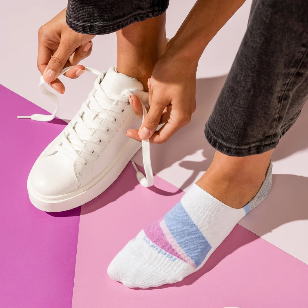 Feetures Women's Everyday Women's Ultra Light Invisible Socks - Boardwalk Violet