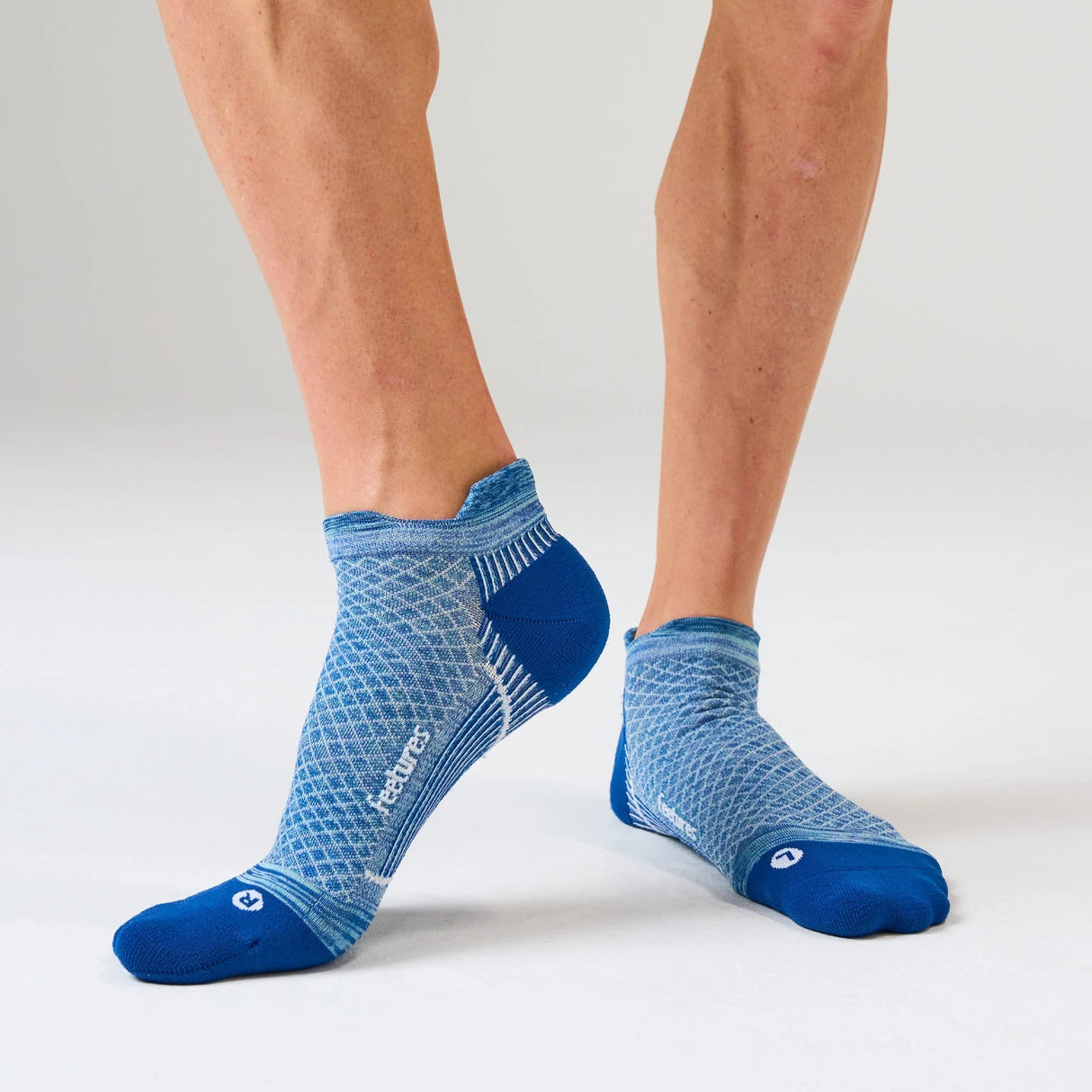 Feetures Plantar Fasciitis Relief Sock Light Cushion Tab - Sapphire