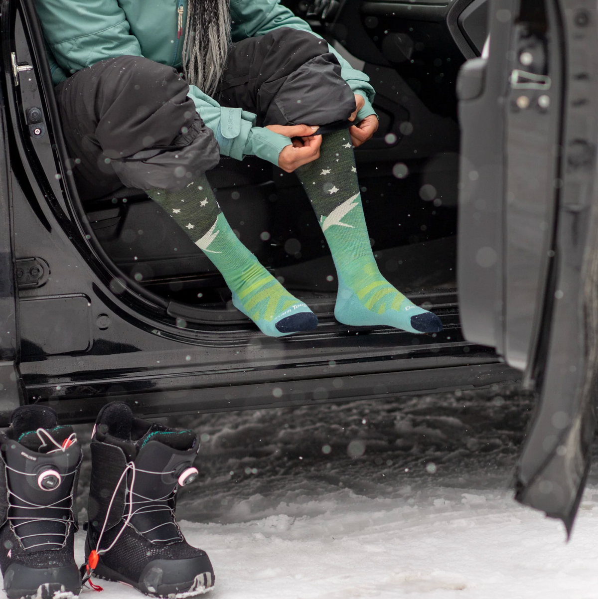 Darn Tough Women's Aurora Over-the-Calf Lightweight Ski & Snowboard Socks - Aqua