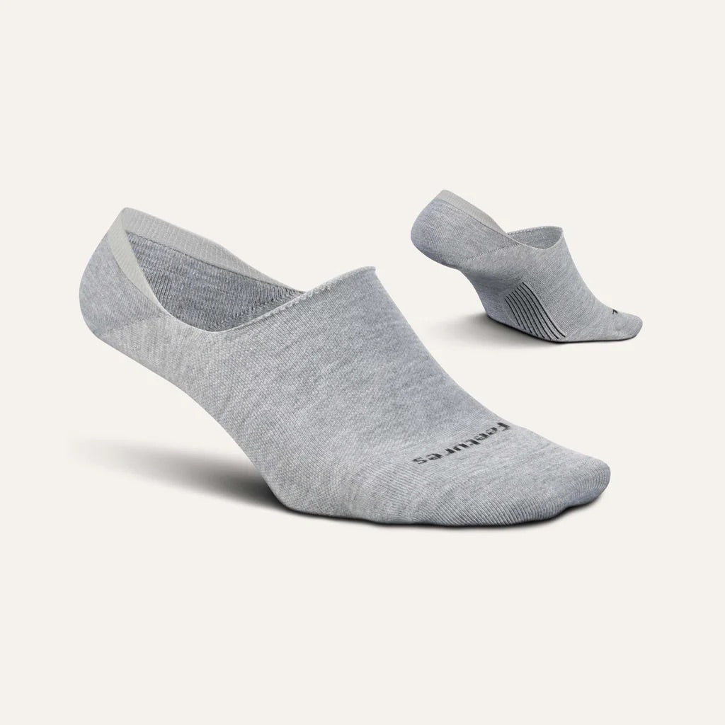 Feetures Women's Everyday Women's Ultra Light Invisible Socks - Light Gray