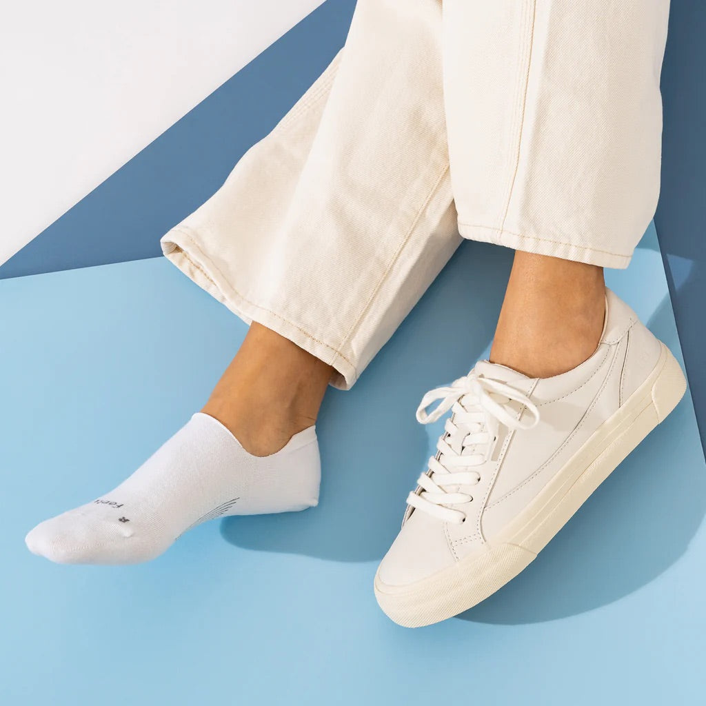 Feetures Women's Everyday Ultra Light No Show Socks - White