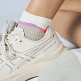 Feetures Women's Trail Max Cushion Quarter Socks - Mountain High Cream