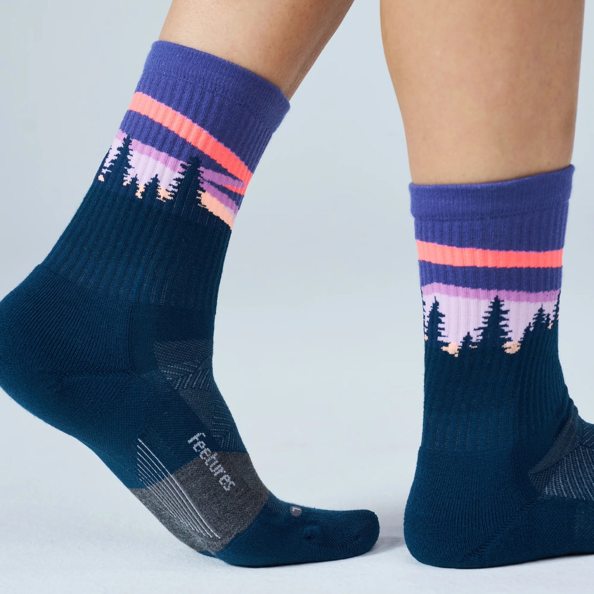 Feetures Women's Trail Max Cushion Mini Crew Socks - Purple Aurora