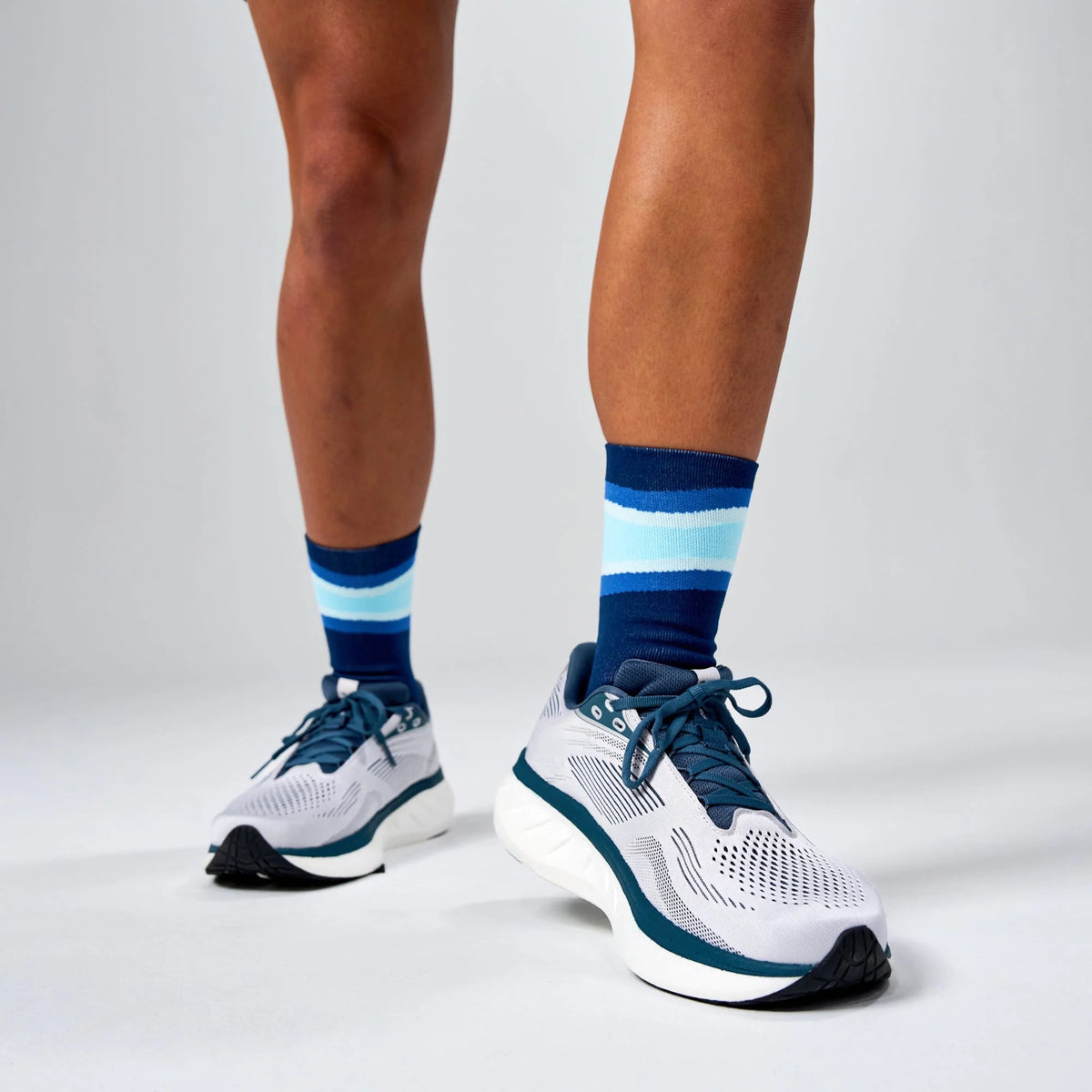 Feetures Unisex Elite Light Cushion Mini Crew Socks - Blue Bounce