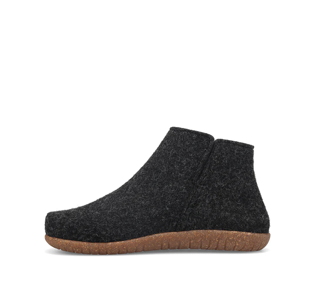 Taos Women's Good Wool Slippers - Black