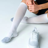Feetures Graduated Compression Light Cushion Knee High Socks - White
